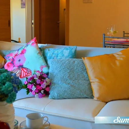 Thea Court 1 Bedroom 아파트 파라림니