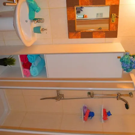 Thea Court 1 Bedroom 파라림니